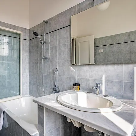 Sant'ambrogio's Retreat Apartment